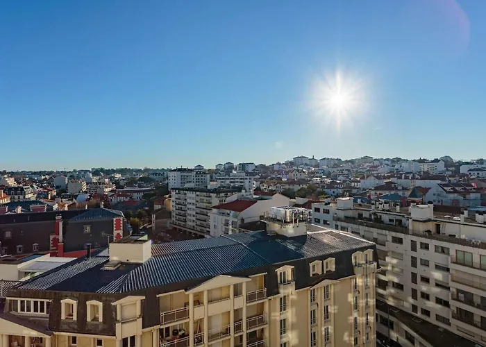 Daire En Centre-ville Avec Piscine Proche Grande - Fr-1-3-410 *